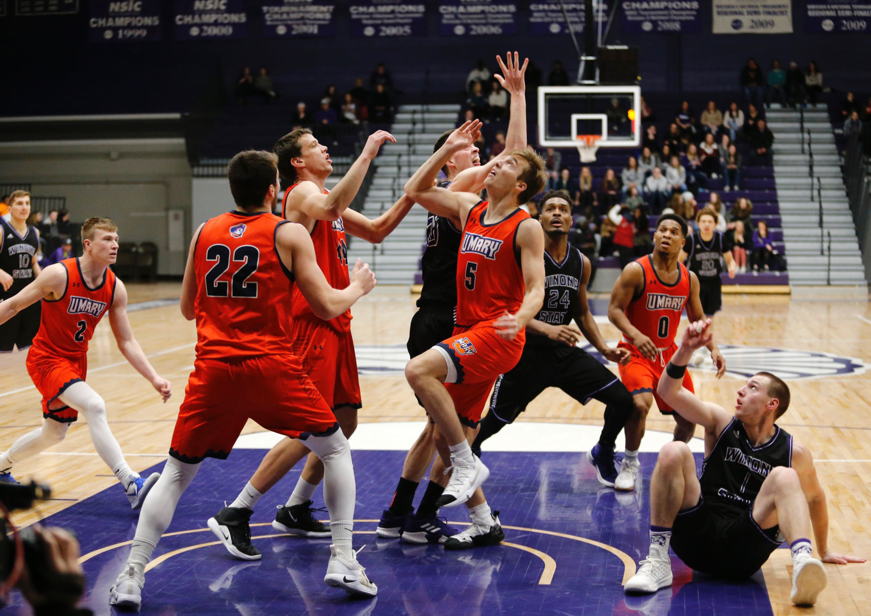 WSU MBB vs Mary 10
